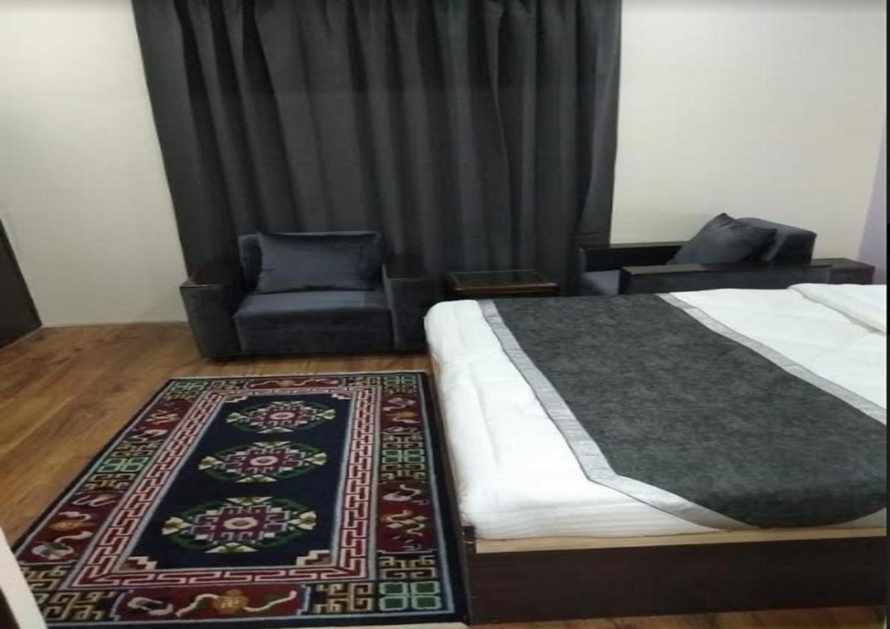 Hotel Kargil Heights Екстериор снимка