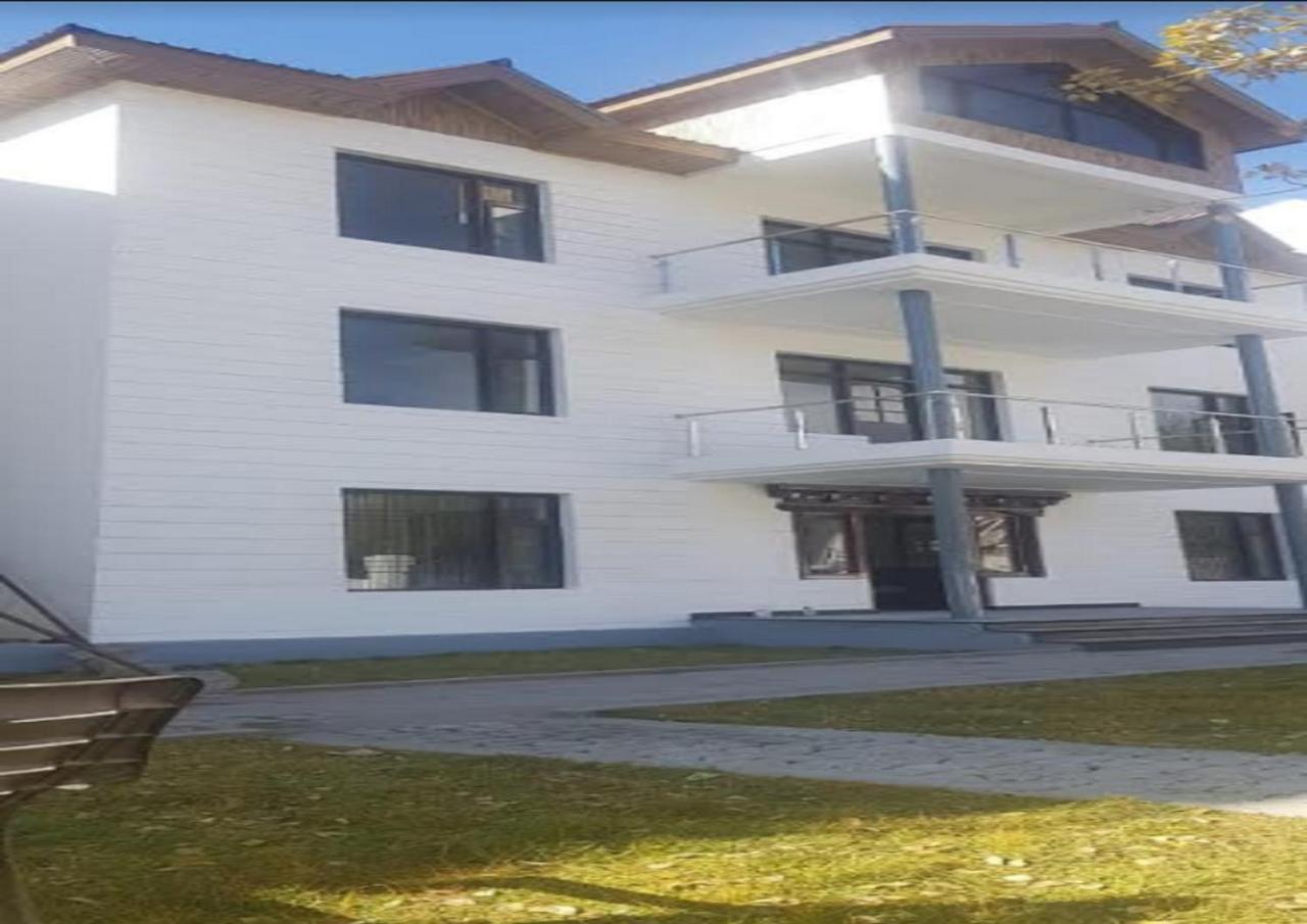 Hotel Kargil Heights Екстериор снимка
