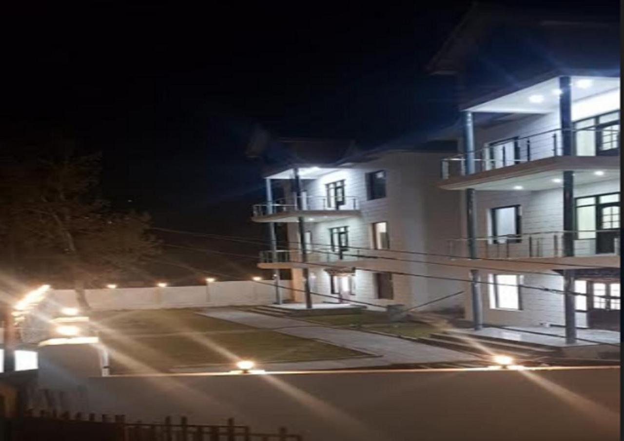 Hotel Kargil Heights Екстериор снимка