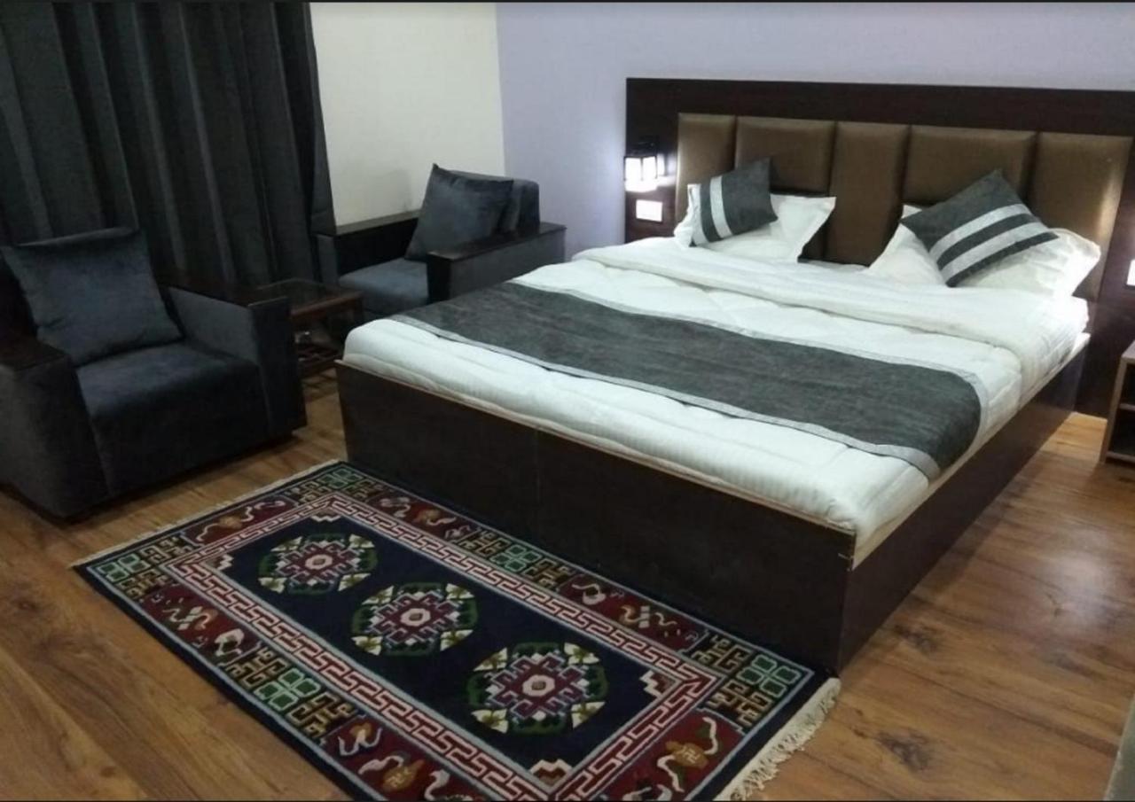 Hotel Kargil Heights Екстериор снимка