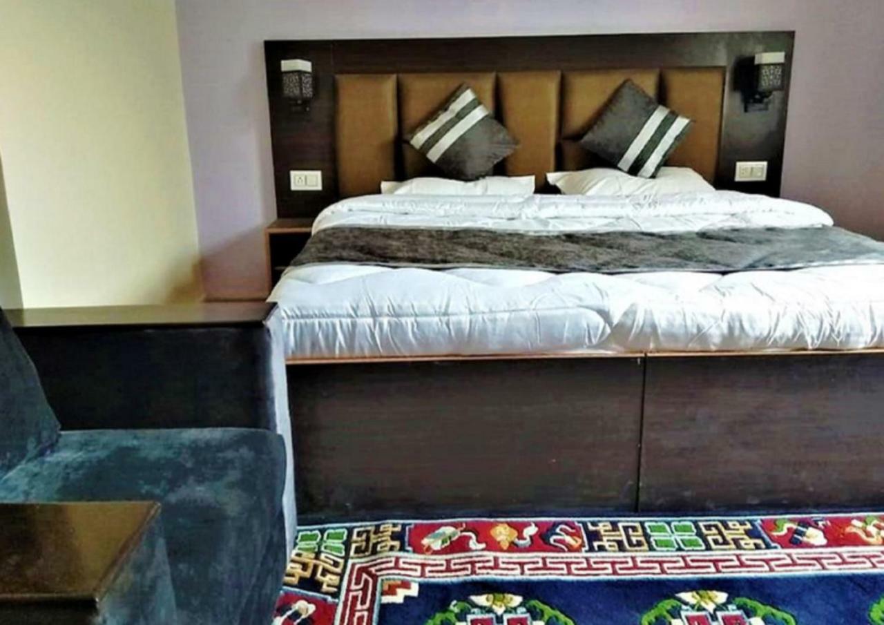 Hotel Kargil Heights Екстериор снимка