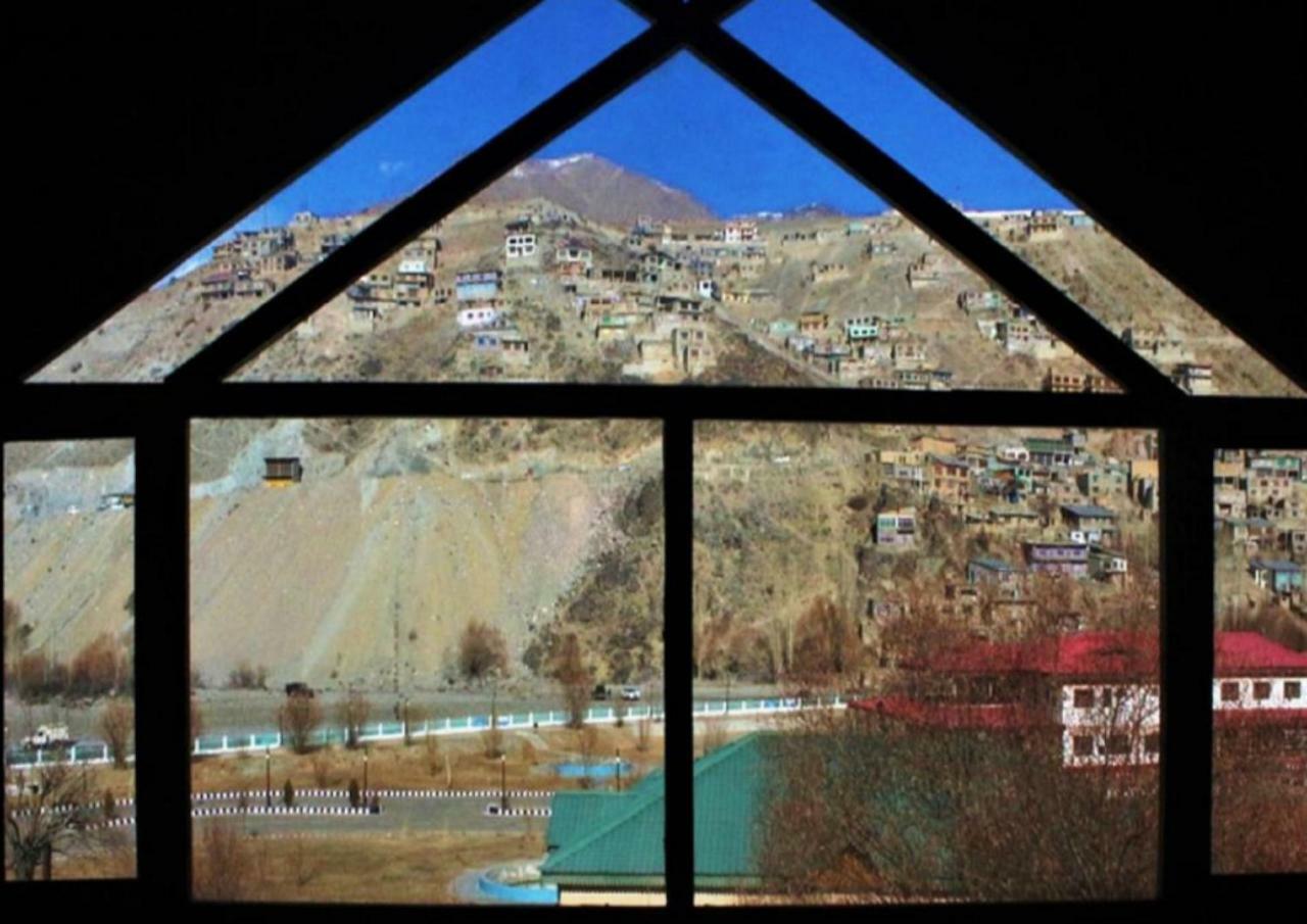 Hotel Kargil Heights Екстериор снимка