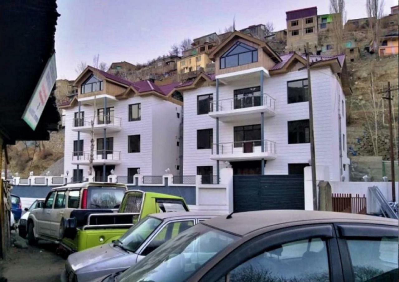 Hotel Kargil Heights Екстериор снимка
