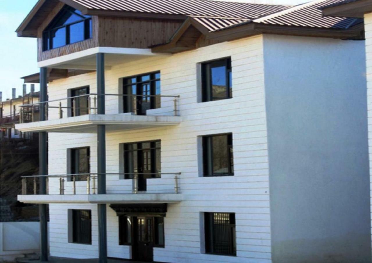 Hotel Kargil Heights Екстериор снимка