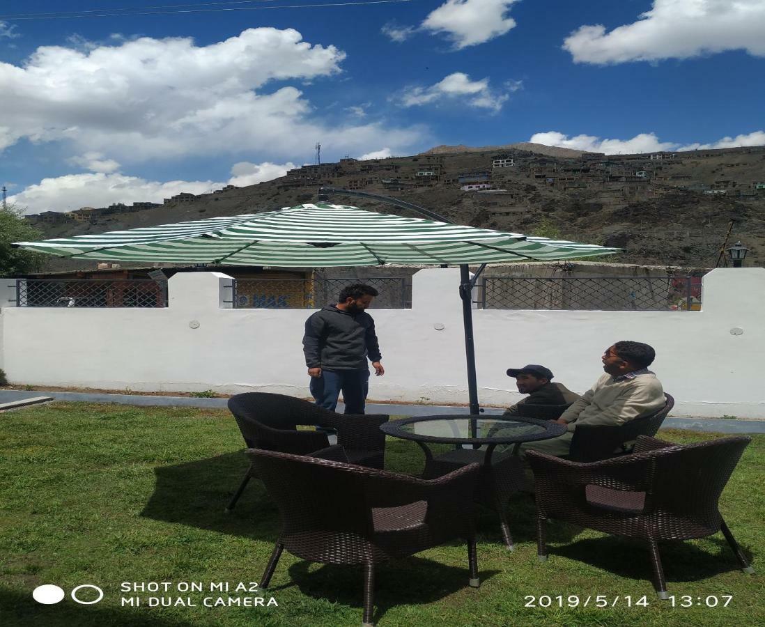 Hotel Kargil Heights Екстериор снимка