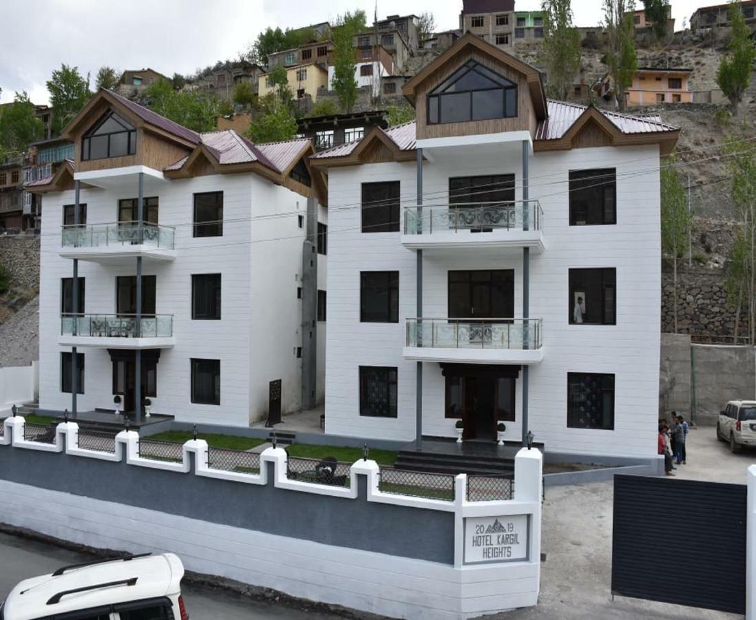 Hotel Kargil Heights Екстериор снимка