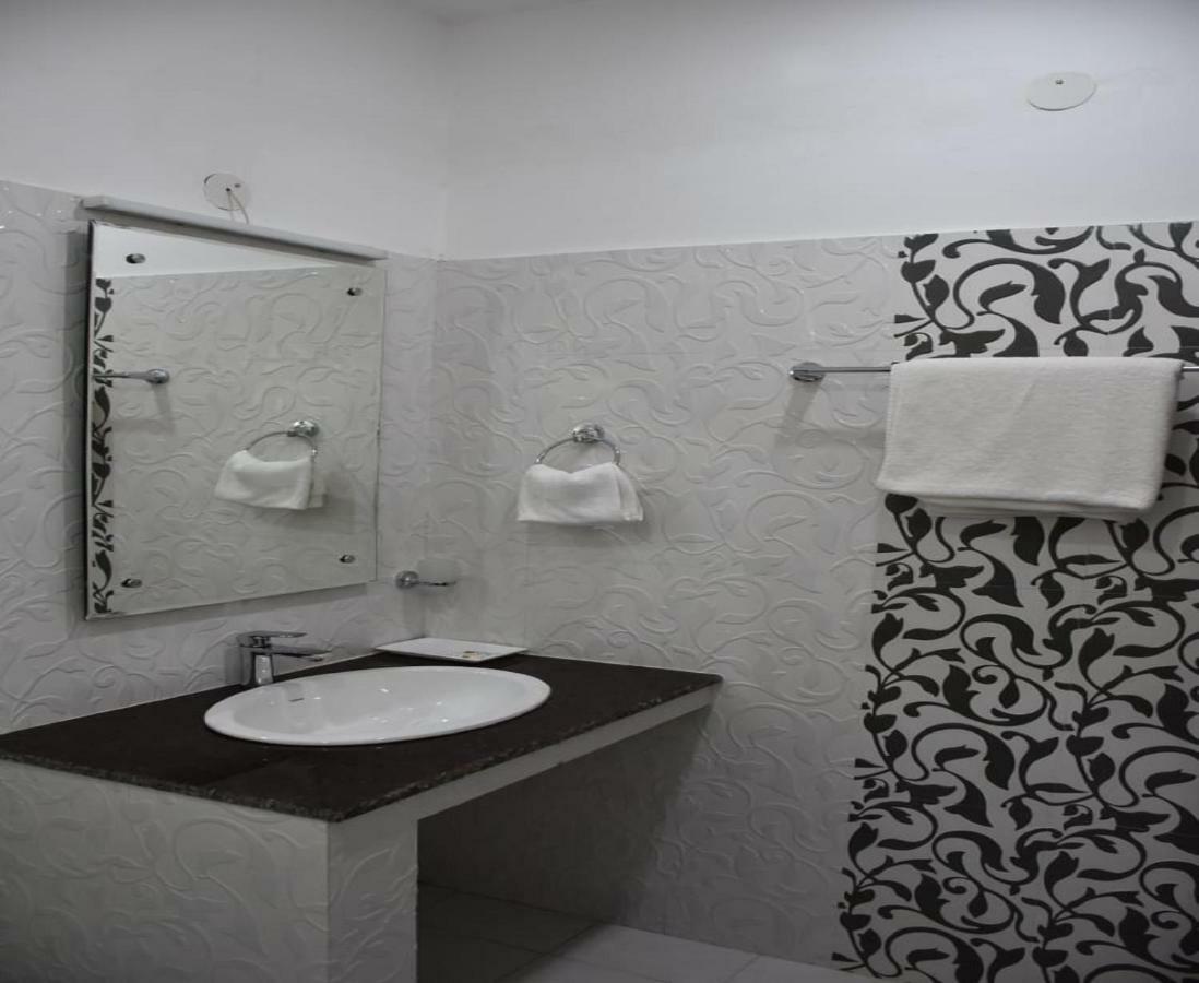 Hotel Kargil Heights Екстериор снимка