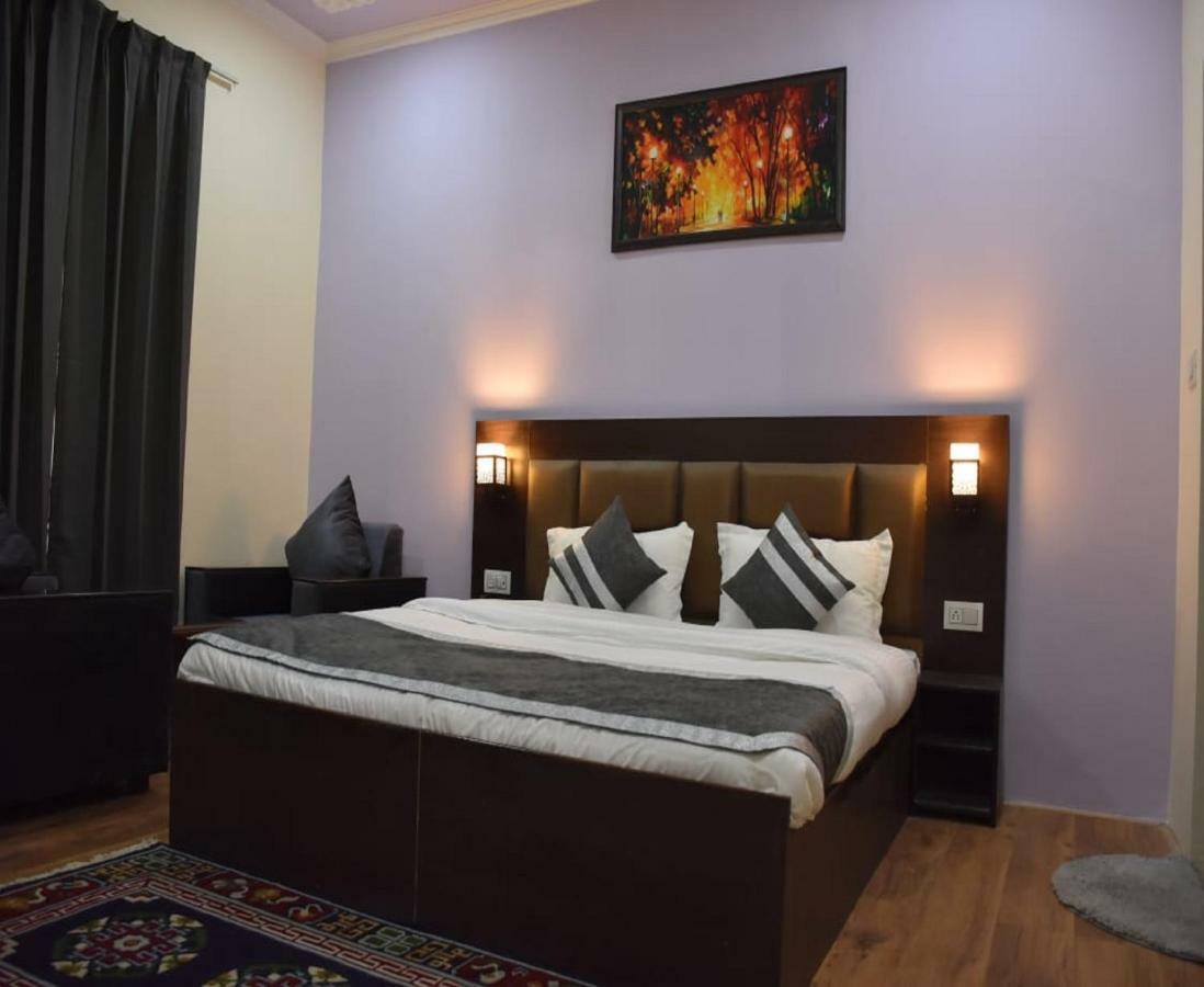 Hotel Kargil Heights Екстериор снимка