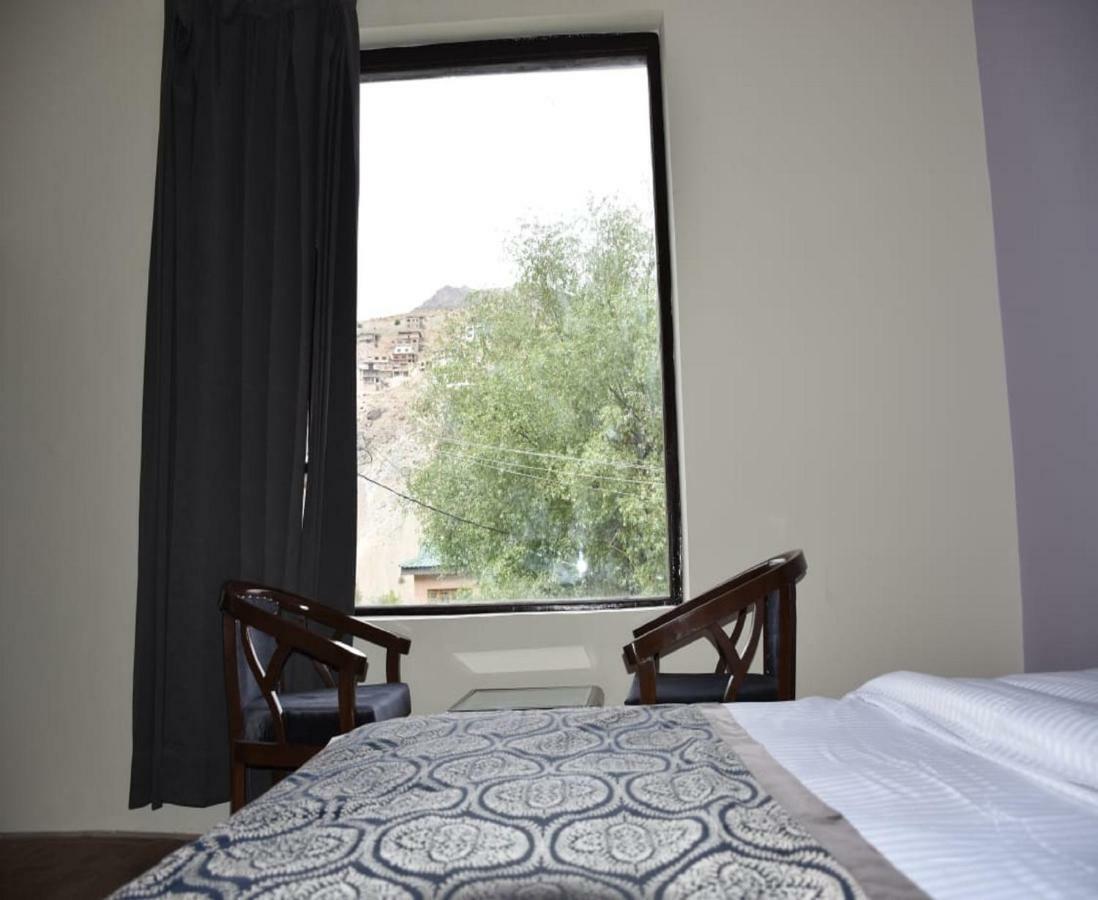 Hotel Kargil Heights Екстериор снимка
